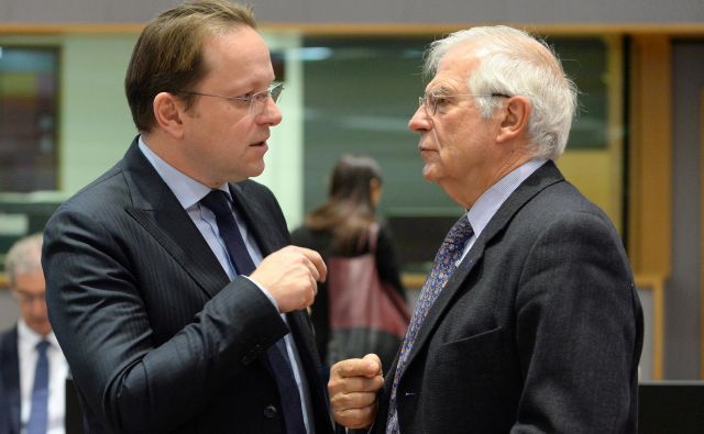 Podrobnosti predlagane metodologije bo predstavil evropski komisar za širitev Olivér Várhelyi (levo). Foto: Reuters