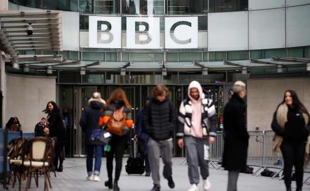 Naročnina za BBC britanska gospodinjstva s televizijskimi sprejemniki na leto stane 154,5 funtov, število naročnikov pa po zadnjih podatkih znaša nekaj manj kot 26 milijonov. Foto: REUTERS