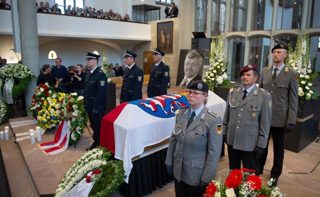 Da lahko grožnje vodijo v okrutna dejanja, je pokazal tudi lanski umor politika Walterja Lübckeja. Foto: Reuters