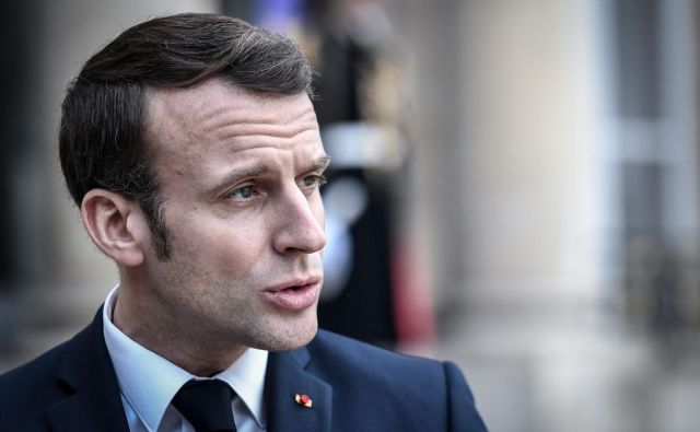 Francoski predsednik Emmanuel Macron je konec lanskega leta z veliko aroganco blokiral sprejetje odločitve EU o začetku pristopnih pogajanj z Albanijo in Severno Makedonijo. Foto: Stephane De Sakutin/Afp