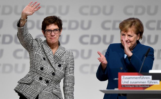 Predsednica CDU Annegret Kramp-Karrenbauer in kanclerka Angela Merkel. FOTO: Reuters