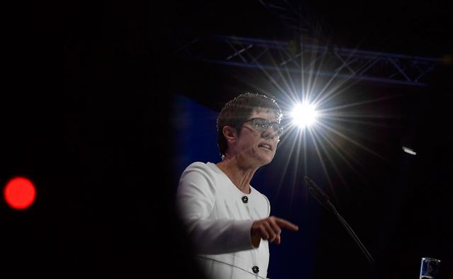 AKK je na čelu CDU preživela dobro leto dni. Od začetka se je branila očitkov, da ji bodo čevlji Angele Merkel preveliki. Foto AFP