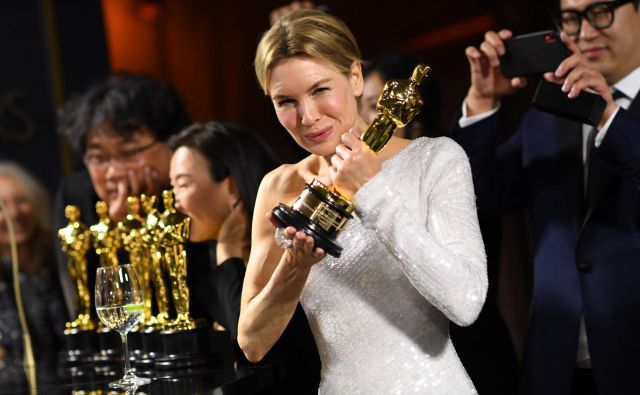 Renee Zellweger je Akademijo prepričala z vlogo v biografskem filmu Judy. FOTO: Valerie Macon/AFP