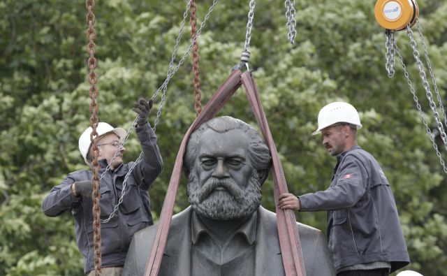 <em>Economist </em>je bil eden glavnih virov, iz katerih je Marx črpal informacije o takratnem gospodarskem dogajanju, življenjskih navadah ter zvijačah kapitala in njegovih posledicah za družbo (in, seveda, za prihajajoči razredni boj). FOTO: Tobias Schwarz/Reuters