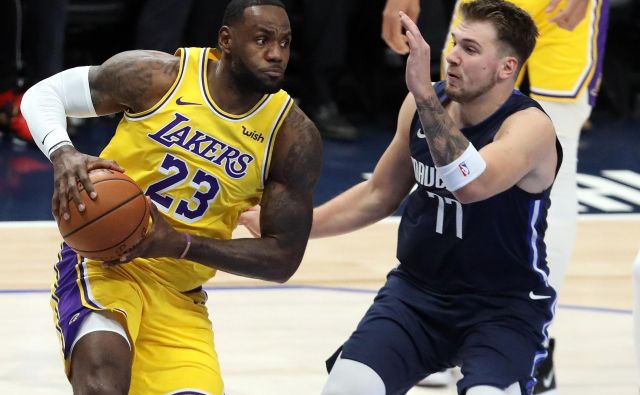 Luka Dončić in njegov vzornik LeBron James bosta prvič združila moči. FOTO: AFP