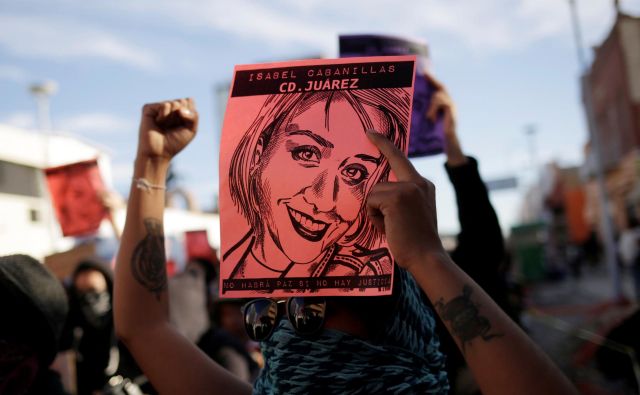 Neznanci so pred kratkim ubili tudi mehiško borko za pravice žensk Isabel Cabanilas. V Mexico Citiyu so bili tudi zaradi njenega umora protesti. FOTO: Jose Luis Gonzales/Reuters