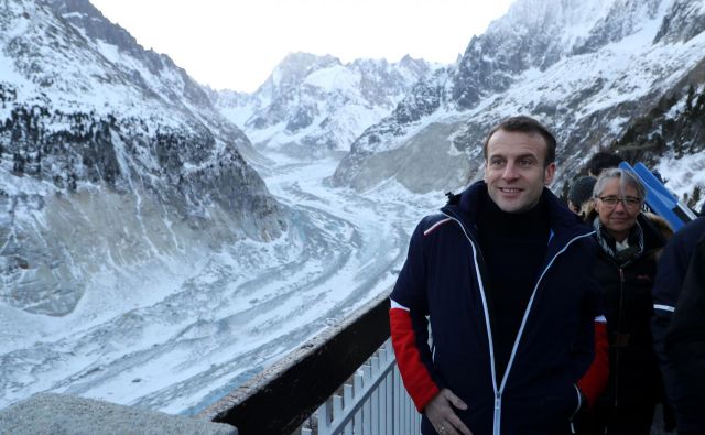 Francoski predsednik Emmanuel Macron ob ledeniku Mer de glace FOTO: Ludovic Marin/AFP