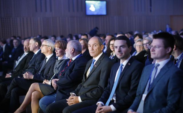 SDS ni kriva za padec vlade, ta je padla zaradi petelinjih bojev med SD in LMŠ za pozicije, vse drugo pa je bilo v tej tragikomediji bolj folklora, ocenjuje Janez Janša, prvak SDS. FOTO: Jure Eržen