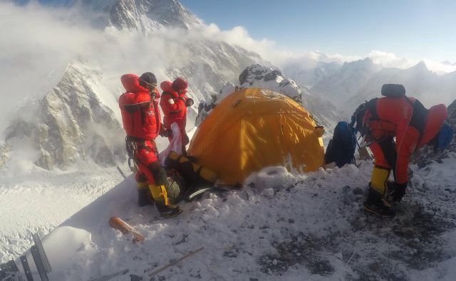 Vzrokov za neslavni konec komercialne odprave – cena za posameznega člana znaša približno 40.000 evrov – je lahko po Rotarjevih besedah več. FOTO: Tomaž Rotar 