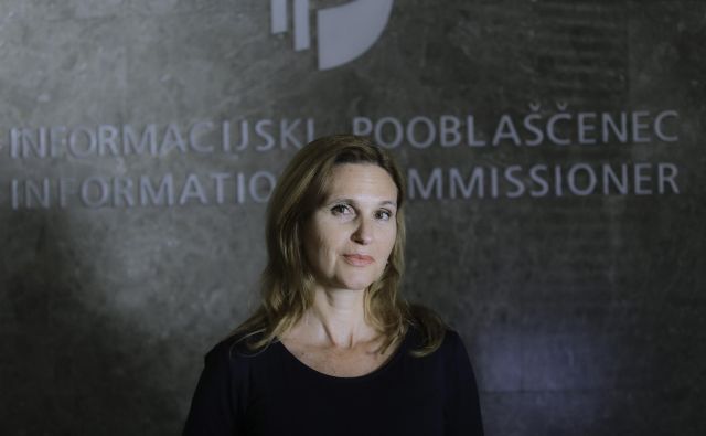 Informacijska pooblaščenka <strong>Mojca Prelesnik </strong>je potrdila, da so na policiji uvedli inšpekcijski postopek, v katerem preverjajo, ali so policisti res neupravičeno pregledovali evidence določenih poslancev oz. politikov. FOTO: Jože Suhadolnik/Delo