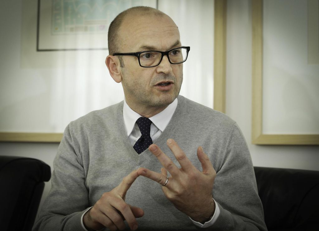 Boštjan Jazbec o političnem uravnoteževanju precej neprijetne zgodbe iz NLB