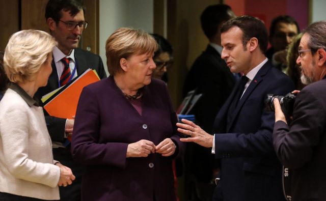 FOTO: Nemška kanclerka <strong>Angela Merkel</strong> in francoski predsednik <strong>Emmanuel Macron </strong>sta vzela vajeti vrha v svoje roke. FOTO: Ludovic Marin/AFP