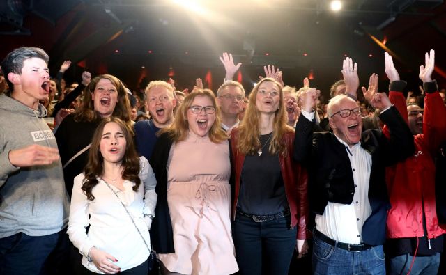 Veliko veselje v SPD ob razglasitvi rezultatov vzporednih volitev v Hamburgu. Foto: Reuters