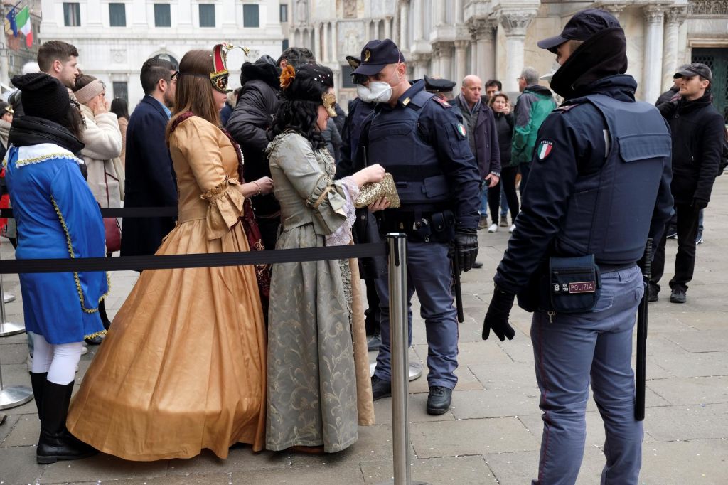 FOTO:Italijani v karanteni, Slovenci zbegani