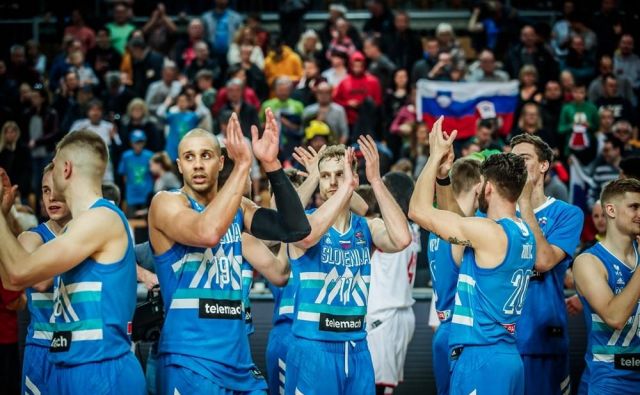 Slovenski reprezentanti so se poslovili od koprskega občinstva s kislimi obrazi. FOTO: FIBA