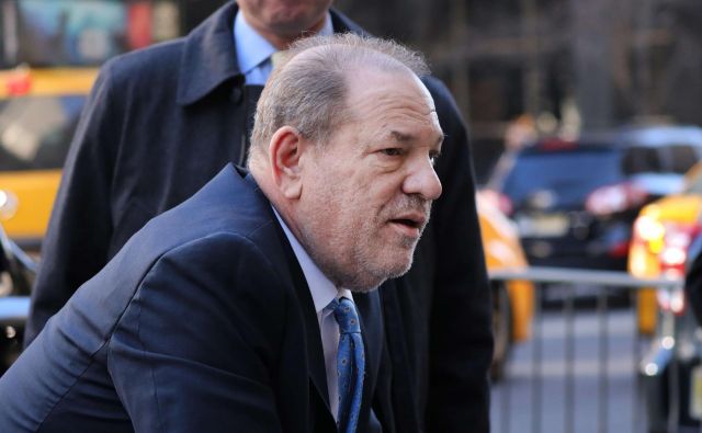 Harvey Weinstein med prihodom na sodišče v New Yorku. FOTO: Spencer Platt/AFP