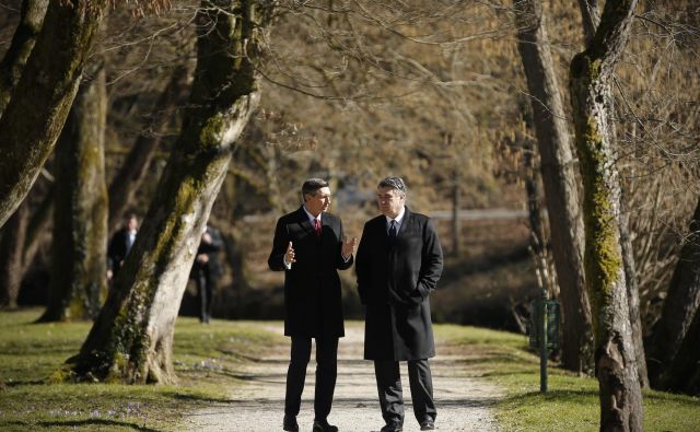 Dva stara znanca, oba socialdemokrata in oba nekdanja premiera svojih držav, se dobro poznata. FOTO: Jure Eržen/Delo