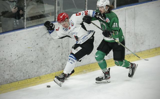 Blaž Tomaževič (levo) se je prebil iz jeseniškega dresa k reprezentanci, Janez Orehek pripada novemu valu zmajev. FOTO: Uroš Hočevar/Delo