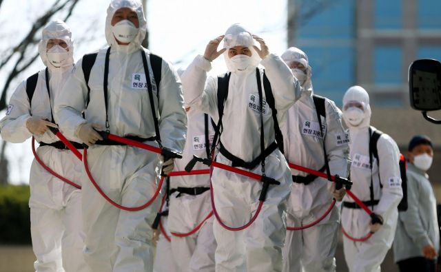 V Južni Koreji je za koronavirusom zbolelo že 4335 ljudi. FOTO: Afp