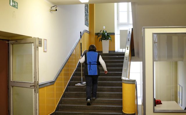 Okoli 80 odstotkov plačilnih list ljudi, ki so se oglasili pri ZSSS, je bilo v skladu s predpisi, vendar so številni delavci razočarani, saj so pričakovali več. FOTO: Matej Družnik/Delo
