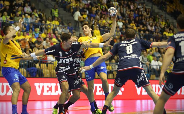 V polnem Zlatorogu gre 21. marca pričakovati veliko rokometno predstavo. FOTO: Jure Eržen/Delo