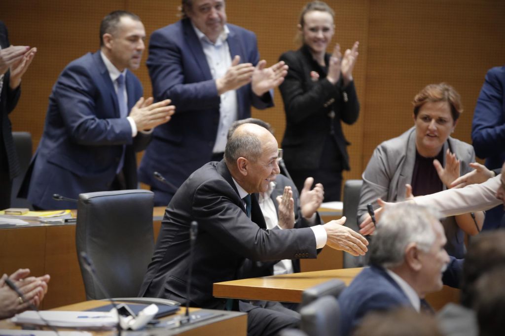 FOTO:Dovolj podpore za stabilno delovanje