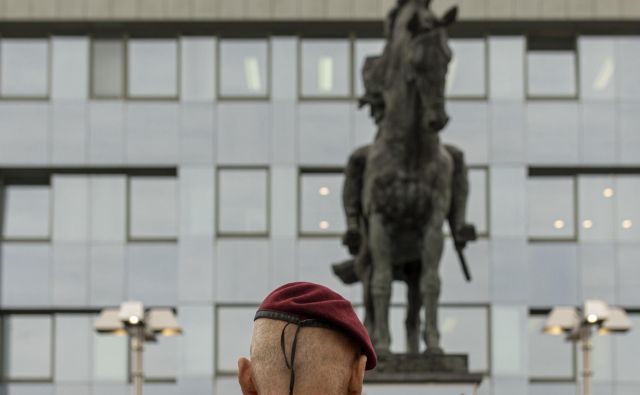 Kje bomo dobili dodatnih deset odstotkov vojaškega proračuna za prehod od prostovoljnega k obveznemu služenju? FOTO: Voranc Vogel/Delo