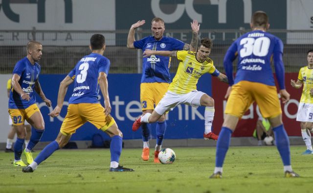 Celje in Maribor sta se pomerila že 98. v slovenskem prvenstvu, 19. zmage se je velilo Celje. FOTO: Voranc Vogel/Delo