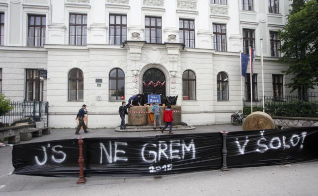 Nismo bili nikakršni disidenti, kljub temu pa zelo kritični do vsega, kar se nam je takrat zdelo pomembno tako na šoli kot v družbi. Še posebno nismo skrivali antipatij do napovedanih skupnih programskih jeder, ki so takrat strašila po Jugoslaviji. FOTO: Mavric Pivk/Delo