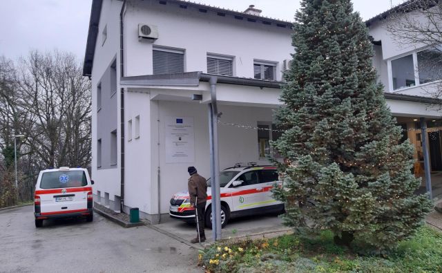 V Zdravstvenem domu Metlika so potrdili osmi primer okužbe z novim koronavirusom v Sloveniji. FOTO: Tanja Jakše Gazvoda/Slovenske novice 