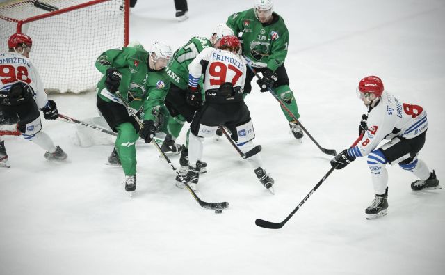 Hokejisti Olimpije in Jesenic so začasno ostali brez tekem v alpski hokejski ligi. FOTO: Uroš Hočevar