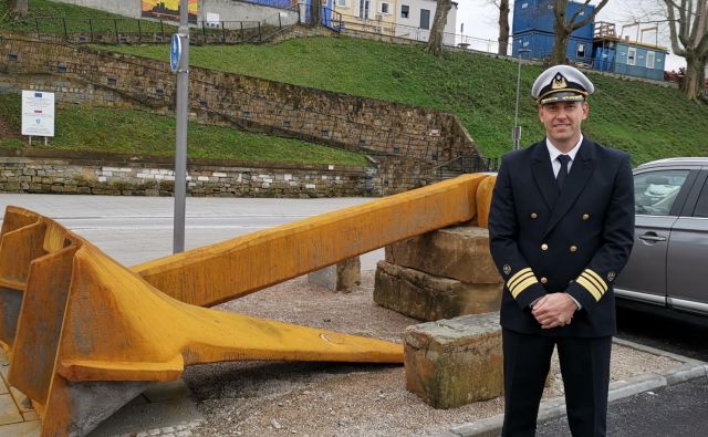 Sidro kot spomenik morju z zlomljenim krakom. Zasluge za sidro ima njegov lastnik <strong>Lean Fonda</strong>. Foto Boris Šuligoj