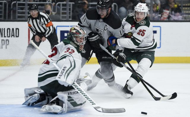 Anže Kopitar (na sredini) je bil vnovič med najvidnejšimi akterji v Staples Centru. FOTO: Usa Today Sports