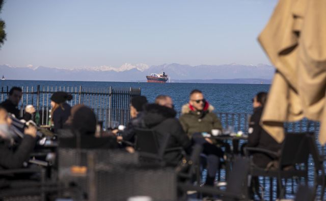 Gostinci v zadnjih tednih opažajo močan upad gostov. FOTO: Voranc Vogel