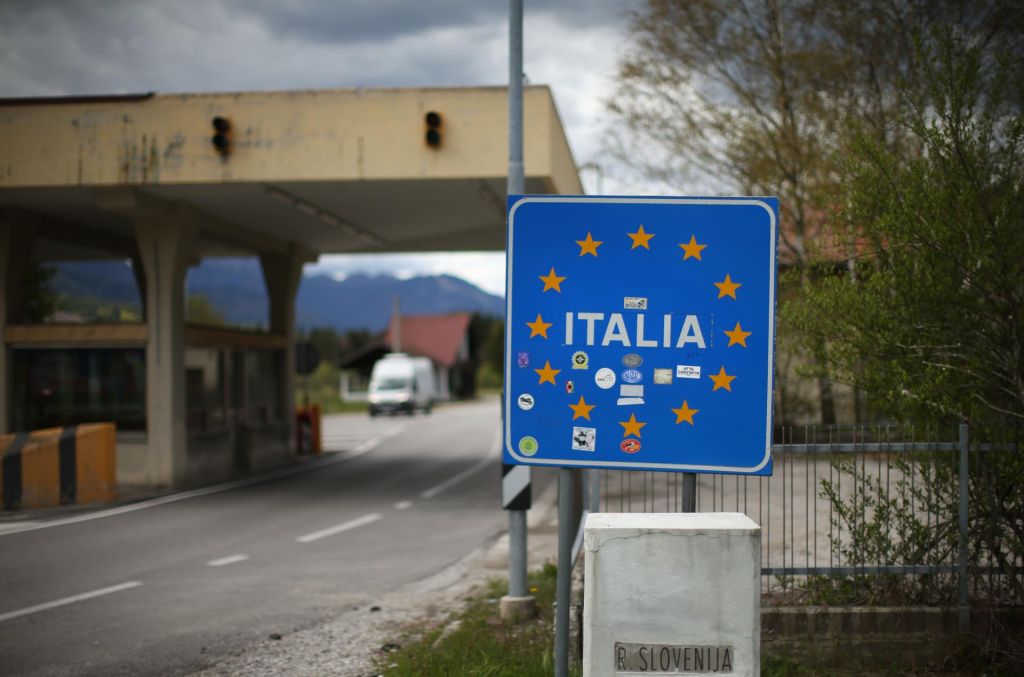 FOTO:Slovenija zapira mejo z Italijo 