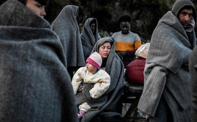 Pribežniki ob prihodu na grški otok Lezbos. FOTO: AFP