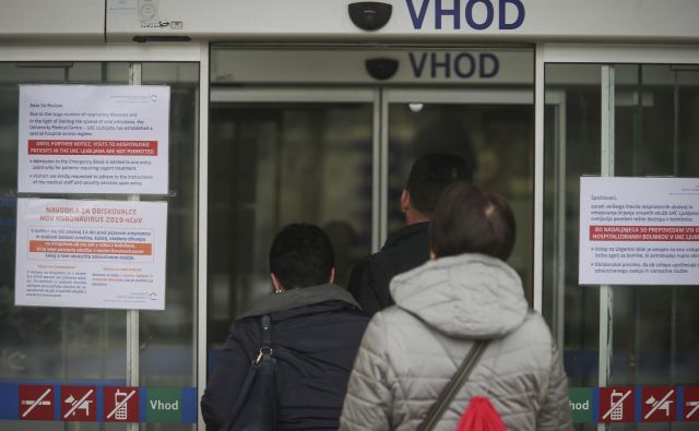 Še vedno sledijo vsem prvim vnosom, a med primeri v Sloveniji so tudi že sekundarne okužbe. FOTO: Jože Suhadolnik/Delo