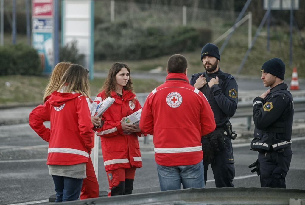 FOTO:Širitev virusa lahko z ustreznimi ukrepi upočasnimo