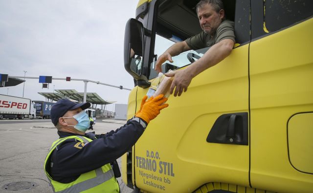 Mejni prehod Obrežje. FOTO: Jože Suhadolnik