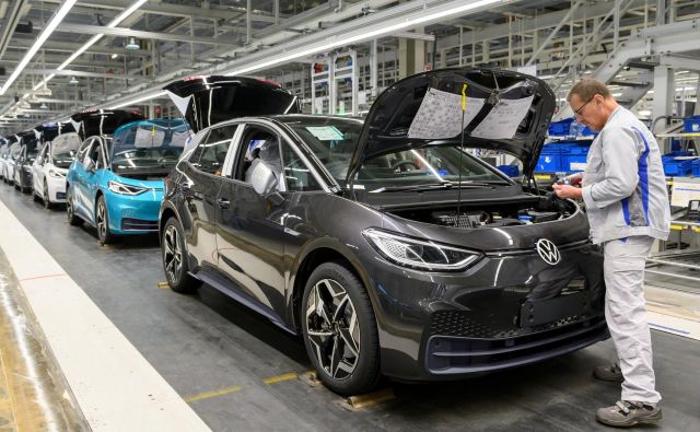 Obseg proizvodnje avtomobilov v Nemčiji se je lani skrčil za 11,5 odstotka, kar je največ v EU za Dansko.<br />
FOTO: Reuters