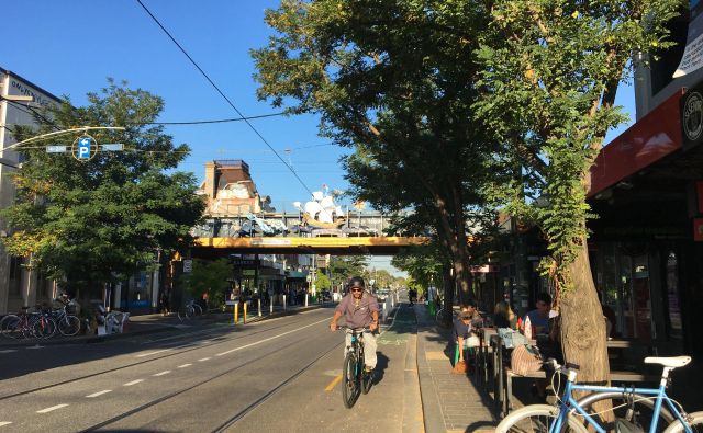 Razen izpraznjenih trgovin življenje v Melbournu za zdaj poteka normalno. FOTO: Osebni arhiv