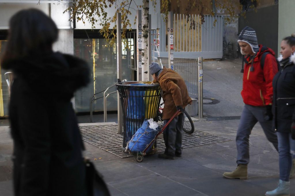 Govorijo o higieni rok, medtem pa ljudem onemogočajo tekočo vodo