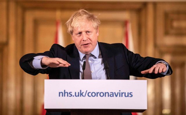 Boris Johnson je Britancem prvič od izbruha virusa svetoval, naj se izogibajo nenujnim socialnim stikom. Foto: Afp