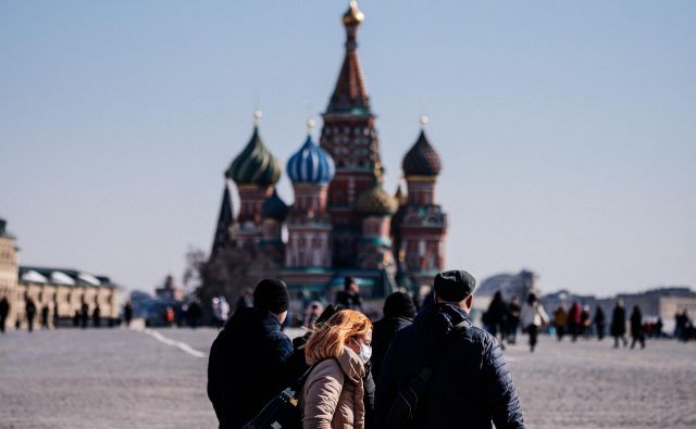 Danes popoldne so v Rusiji našteli šele 114 okuženih, a to je 22 odstotkov več kot dan poprej. Foto: Dimitar Dilkoff/Afp