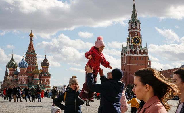 Dvaindvajset ljudi je priletelo z izrednim letom iz Moskve. FOTO: Tatjana Makejeva/Reuters