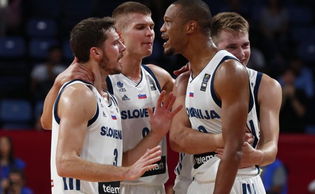 Ostajajo nam lepi spomini: Goran Dragić, Edo Murić, Anthony Randolph in Luka Dončić med finalom EP 2017. FOTO: Reuters