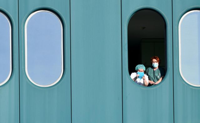 Na Hrvaškem so zaprli vse dejavnosti, ki niso nujne, in prepovedali sestajanje več kot petih ljudi hkrati. Foto: AFP