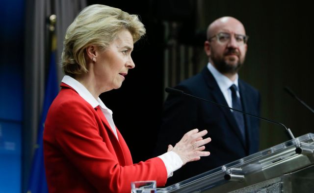 Predsednica komisije Ursula Von der Leyen in predsednik evropskega sveta Charles Michel. Foto: Aris Oikonomou/Afp