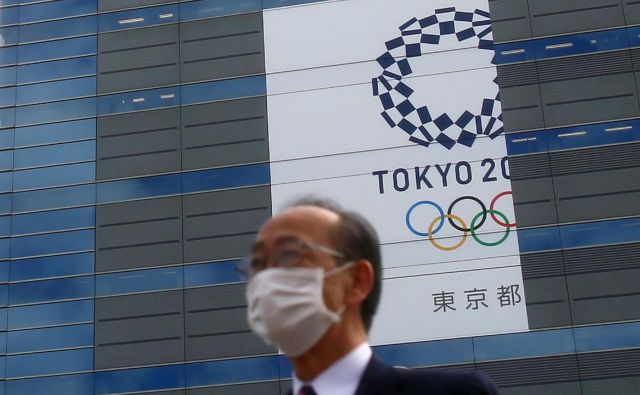 Kaos okoli olimpijskih iger v Tokiu se nadaljuje. FOTO: Reuters