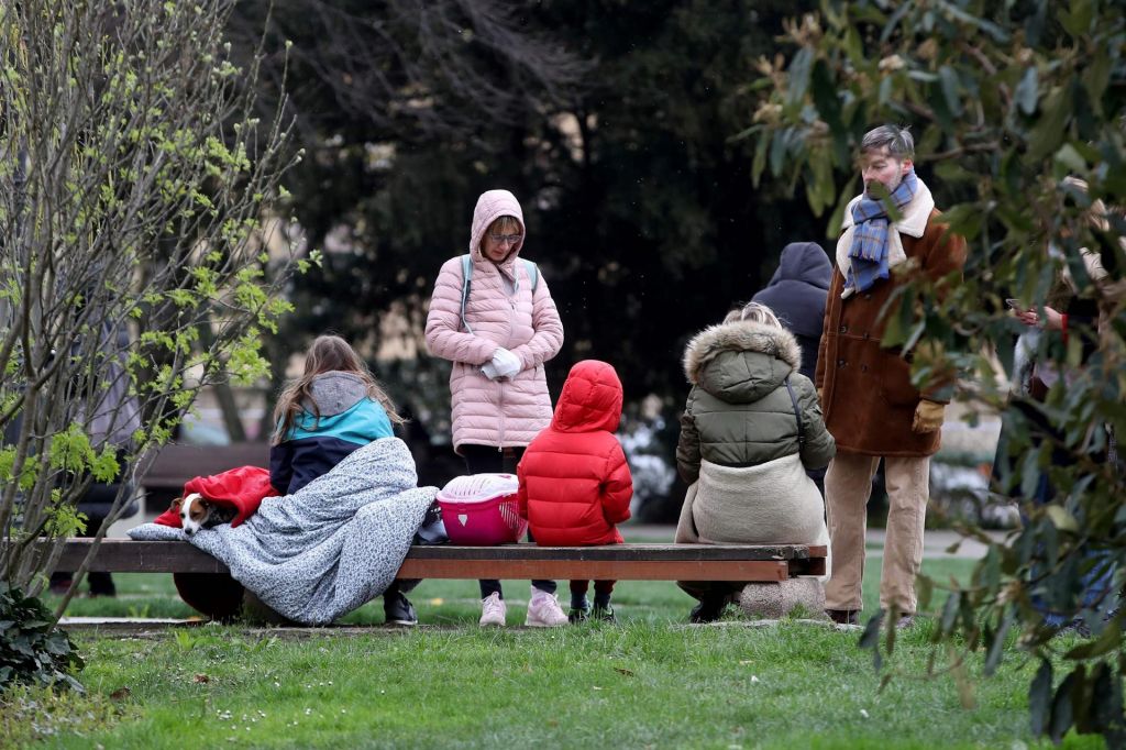 Kljub potresu upoštevajte varnostna pravila koronavirusa